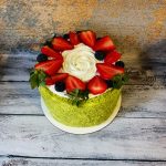 Шпинатно-полуничний торт