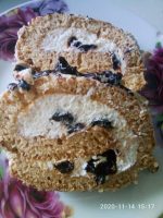 Медовий рулет з чорносливом та горіхами - Зображення 2