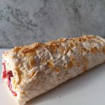 Меренговий рулет чорничний (0.4 кг)