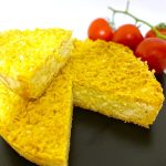 Кіш з плавленим сиром та смаженою цибулею